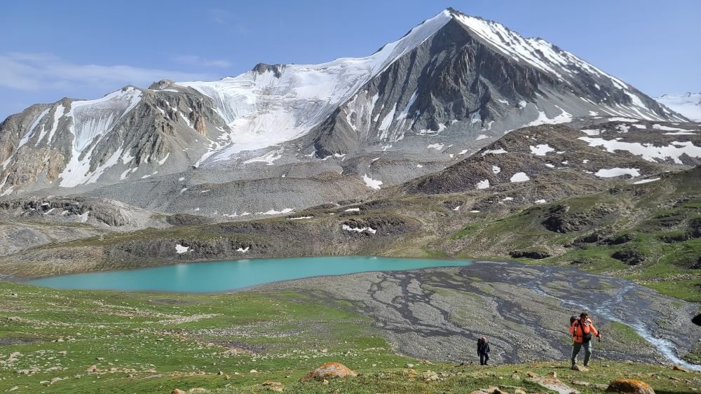 Dans les montagnes d'At Bachy