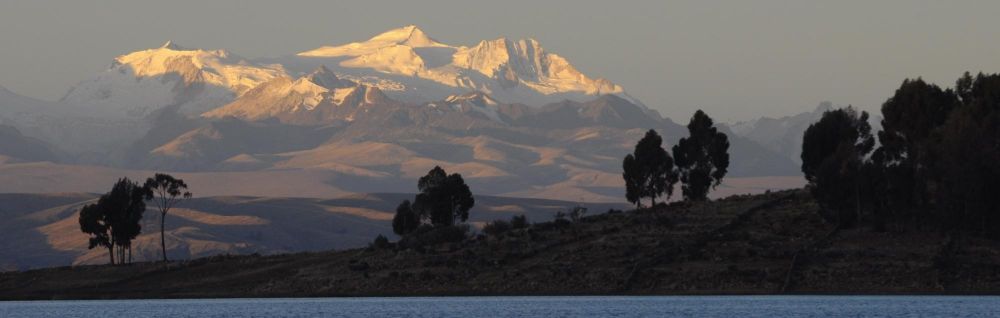 Cordillère Royale vue depuis l'archipel d'Anapia, lac Titicaca, Pérou
