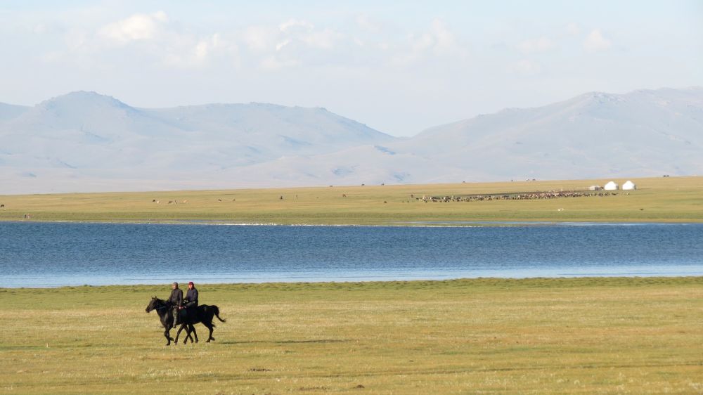 Cavaliers sur le Song Kul