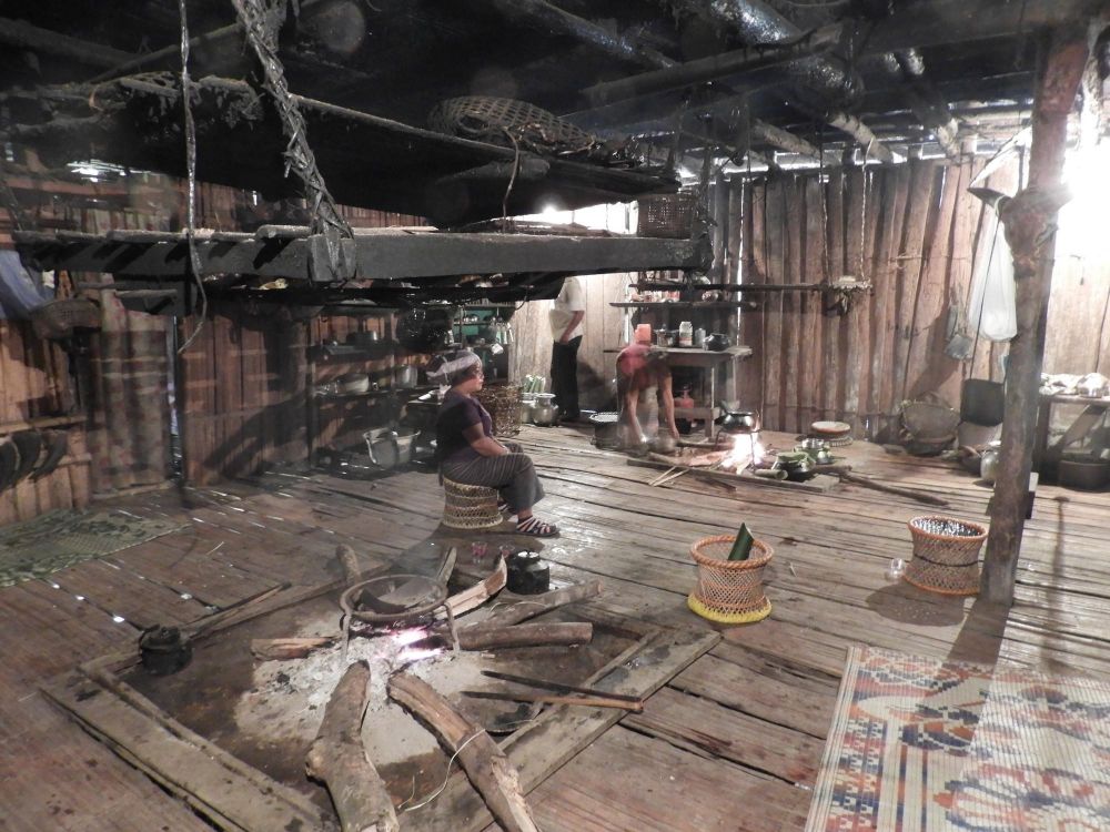 intérieur de maison à Along