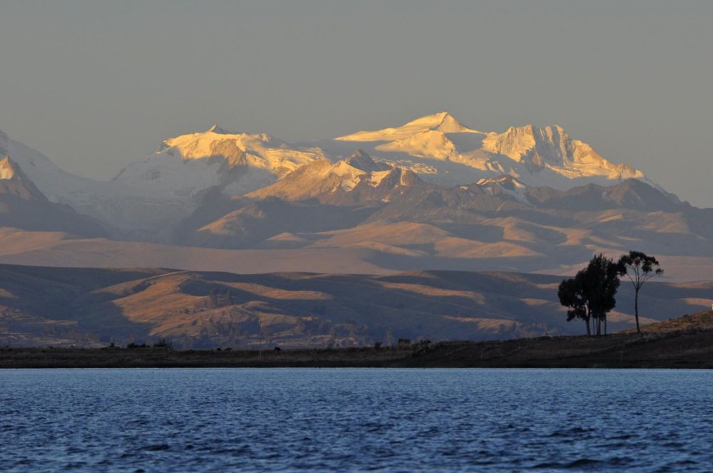 La cordillère Royale derrière le lac Titicaca