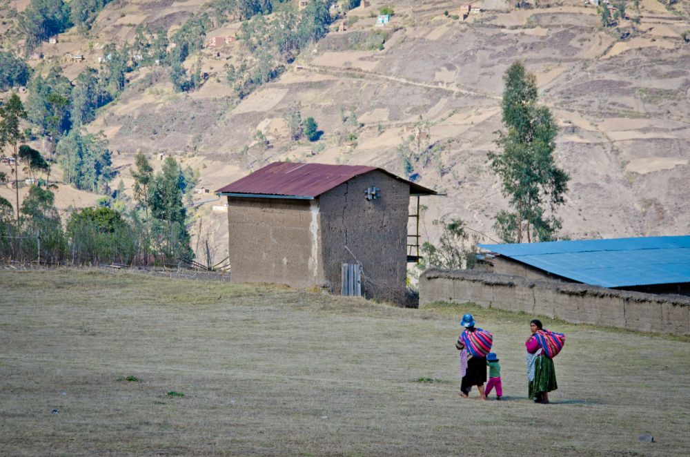 Travaux des champs à la communauté de Tuni