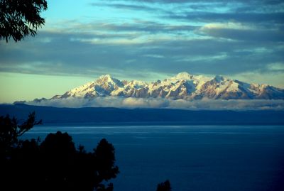 La cordillère royale depuis les rives du Titicaca