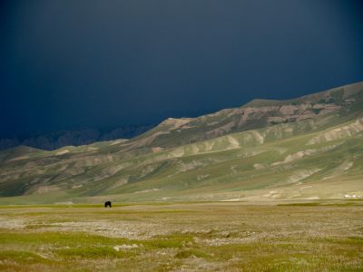 La pureté des paysages des montagnes d'At Bashy