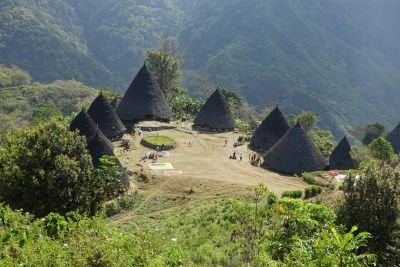 Jour 4 : Volcan Kelimutu - plage de galets bleus – Bajawa