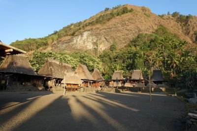 Jour 5 :  Villages traditionnels Ngada - sources chaudes de Manalage - Tololela