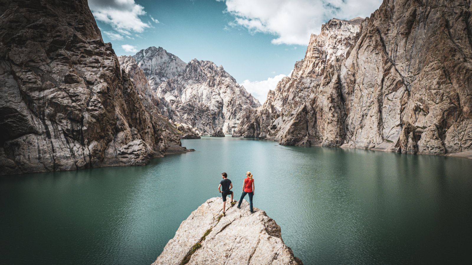 La splendeur du lac Kol Suu, dans la vallée d'Ak Say